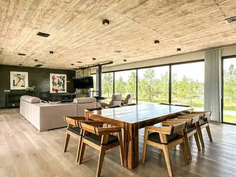 VENTA CASA A LA LAGUNA EN CHACRAS DE LA RESERVA