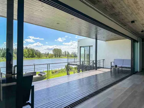 Casa en Venta con 7 cocheras