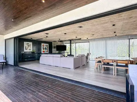 Casa 8 ambientes con 6 baños