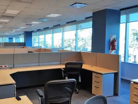 Oficina en Alquiler con 70 cocheras