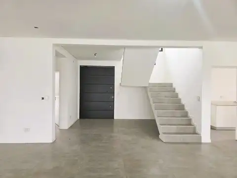 Casa en El Canton - Golf - A la laguna - 6 amb. - Pileta - dep. de servicio.
