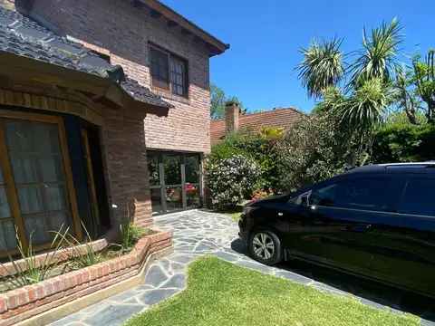 Almafuerte  al 3900, Country Banco Provincia