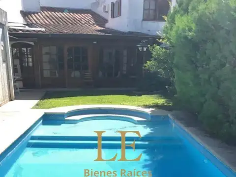 Casa 5 ambientes con 3 baños