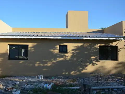 Casa 3 ambientes con 2 baños