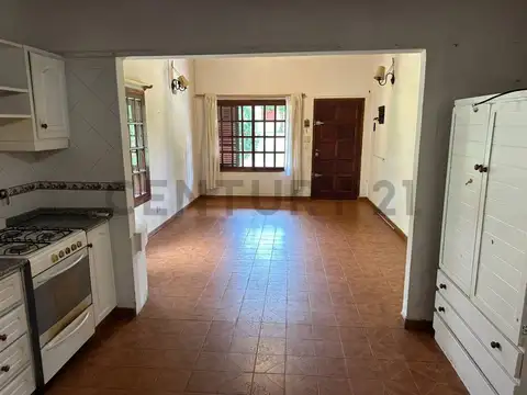 Casa 3 ambientes con 1 baño
