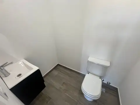 CASA EN VENTA EN CANNING CON COCHERA, PILETA