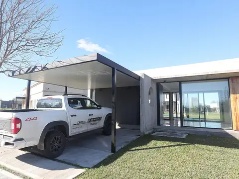 Casa en Alquiler en Haras Santa María, USD 1.500