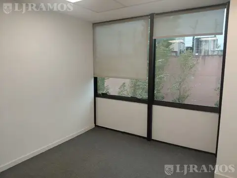 Alquiler de oficina de 220 m2 en Martínez