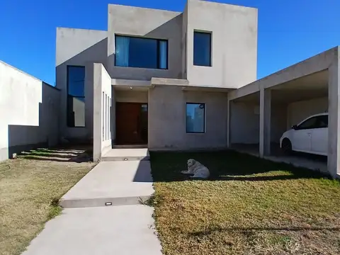 SE VENDE CASA DE 5 DORMITORIOS EN JESUS MARIA