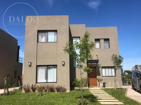 Casa 5 ambientes en venta en Vila Marina, Villanueva