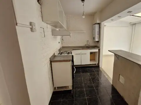 Morón 2400