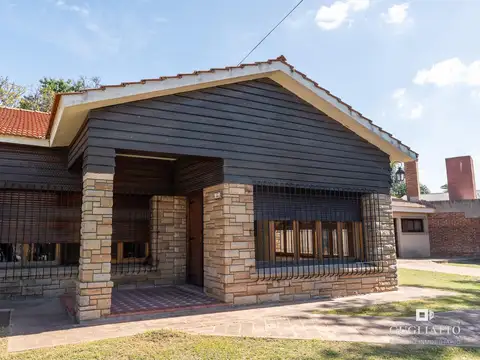 Casa 5 ambientes con 3 baños