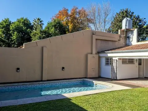 Casa en venta en Marcos Paz con jardín y pileta (Zona Oeste)