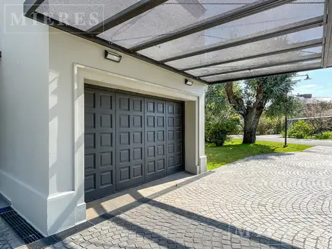 Casa 6 ambientes con 5 baños