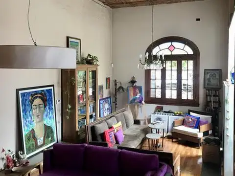 Casa 5 ambientes con 4 baños