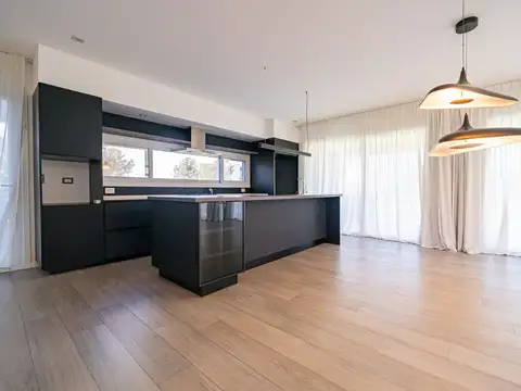 Casa 5 ambientes con 3 baños