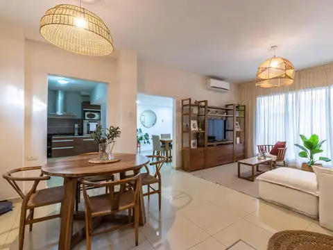 VENTA CASA 3 DORMITORIOS CON PATIO Y COCHERA ESPAÑA Y HOSPITALES