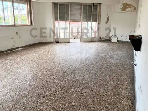 Mariano escalada 1400, Piso 0