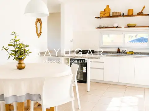Casa en Venta con 4 cocheras