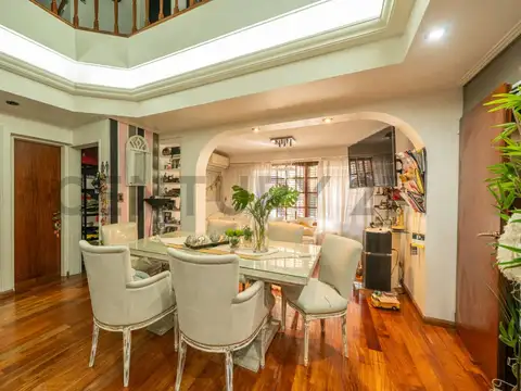 Pergamino 700, Piso 0