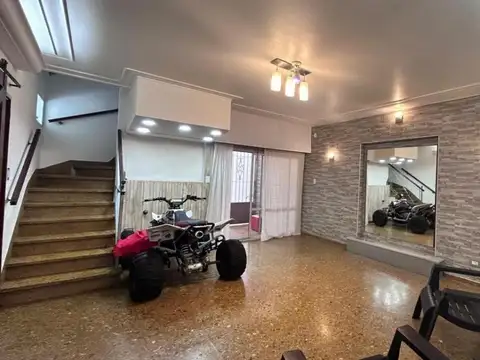 VENTA PH 5 AMBIENTES CON PARRILLA, PATIO Y TERRAZA–MATADEROS