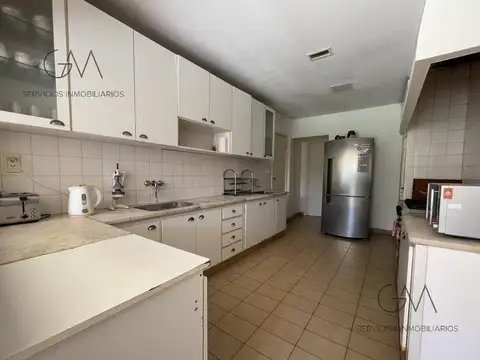 Casa en Alquiler Temporal con 3 cocheras