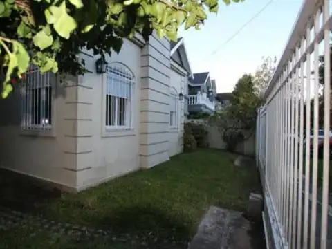 Casa en Venta con 3 cocheras