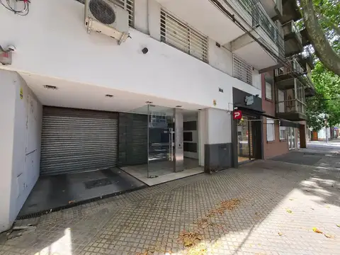 Alquiler departamento Rosario Amplio Monoambiente con balcón al frente Rodriguez y Mendoza