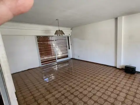 Casa 6 ambientes con 2 baños