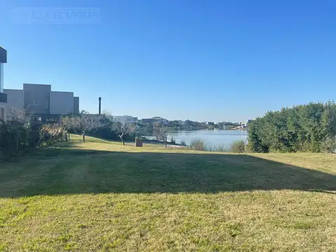 Terreno en Venta 20  mts Fondo