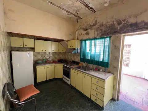 Casa 4 amb con patio y terraza. Ubicada en Carlos Casares 195 Temperley