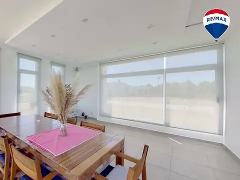 Casa 5 ambientes con 4 baños