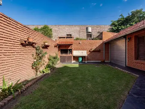 Casa 6 ambientes con 2 baños