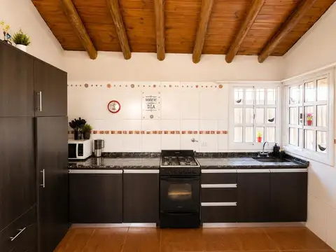 Casa en Venta con 2 cocheras