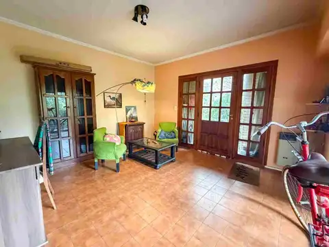 Casa 5 ambientes con 2 baños