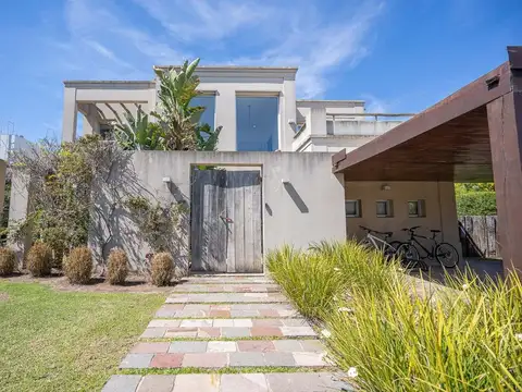 Avenida Santa María de las Conchas 4200