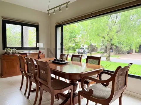 Impecable Casa Moderna con Pileta en Santa Clara
