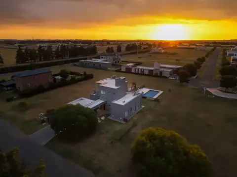 VENTA CASA COUNTRY LOS PASOS GOLF DE 3 DORMITORIOS EN SUITE