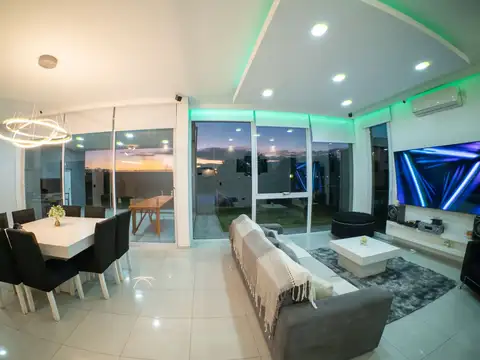 Casa 5 ambientes con 4 baños