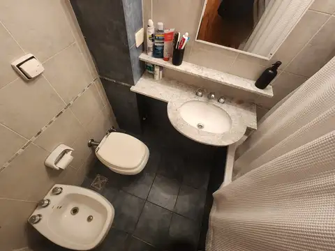 Semipiso con Balcones Al Frente y Contrafrente - Amplio y Luminoso