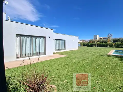 Casa en Venta en Luján de Cuyo, USD 240.000