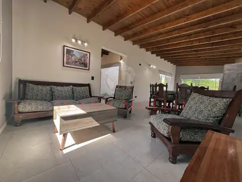 Casa 4 ambientes con 2 baños