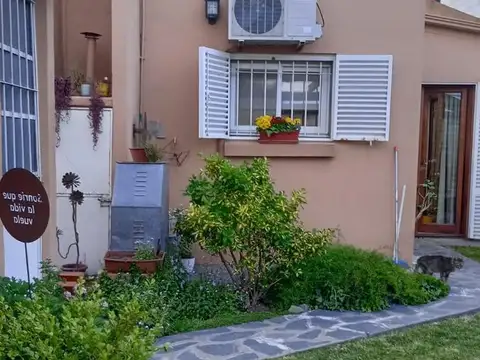 Casa en venta - 2 Dormitorios 1 Baño - Cochera - 349Mts2 - Tandil