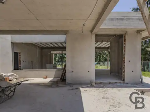 Casa en Venta con 2 cocheras