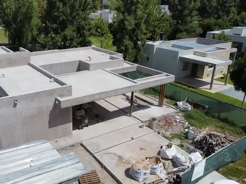 Casa en Venta con 2 cocheras