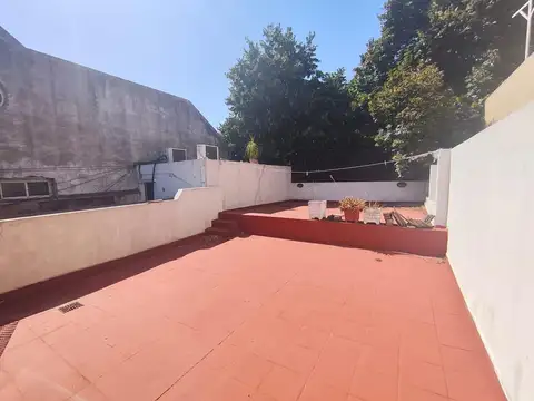 VENTA - PH en Villa Luro con local independiente y cochera a refaccionar