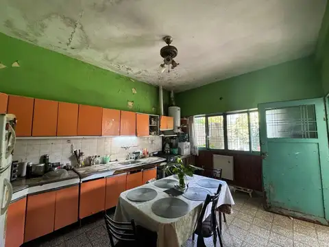 Casa en Venta con 3 cocheras