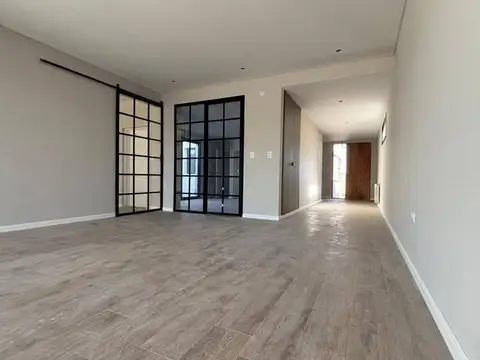 Casa en venta c/ cochera en Molina Campos