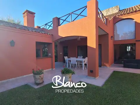 Casa 5 ambientes con 3 baños