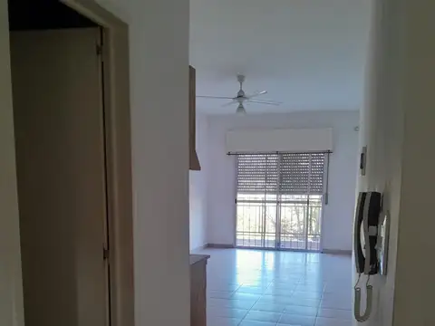 Departamento en Alquiler en Hurlingham, $ 450.000